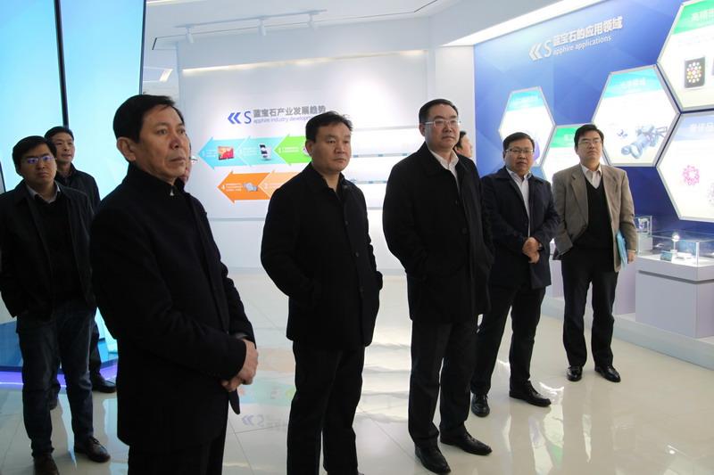 章丘区委副书记,区长韩伟,副区长杨忠,区科技局局长刘丕昌等陪同调研.